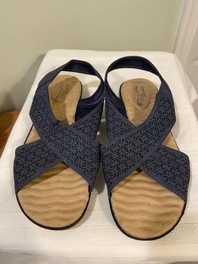 Easy Street "Claudia" Slingback Sandals in Navy, Size 9.5M
